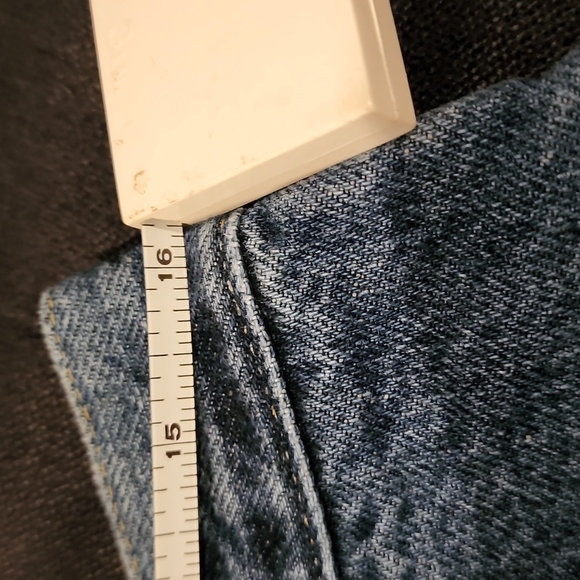 Upcycled distressed denim shorts - Picture 10 of 10